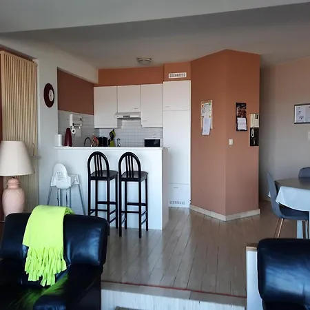 By The Sea Near Marina Апартаменты *