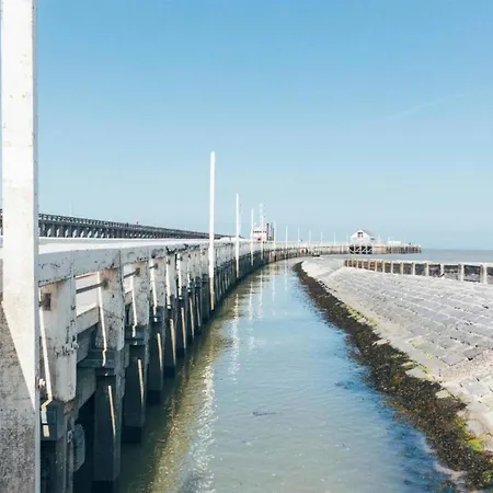 Lägenhet By The Sea Near Marina