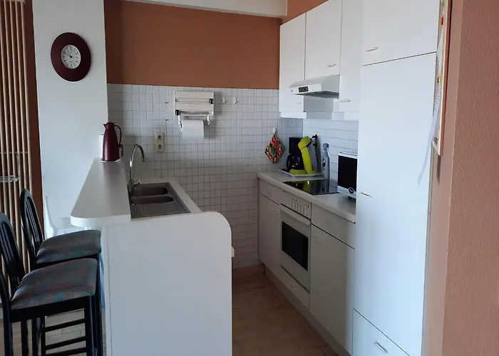 By The Sea Near Marina 布兰肯贝赫