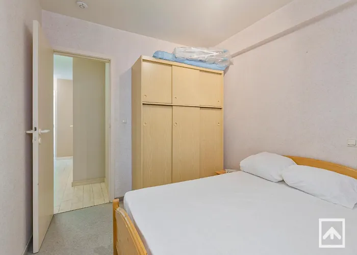 By The Sea Near Marina * 布兰肯贝赫