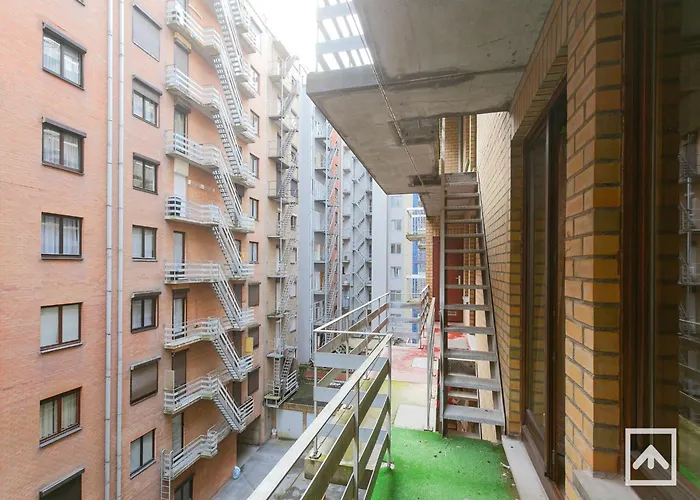 By The Sea Near Marina 布兰肯贝赫