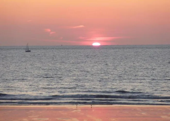 By The Sea Near Marina 公寓