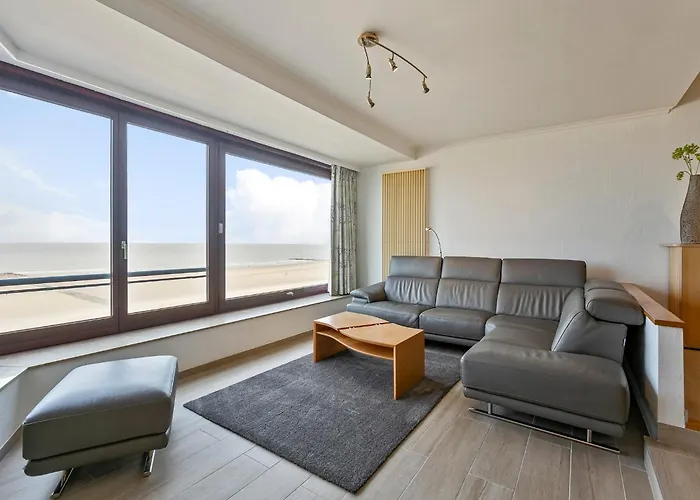 By The Sea Near Marina * 布兰肯贝赫