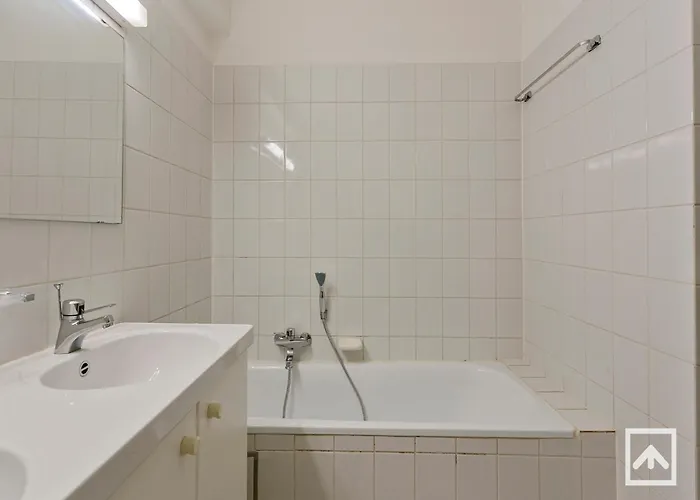 By The Sea Near Marina 布兰肯贝赫