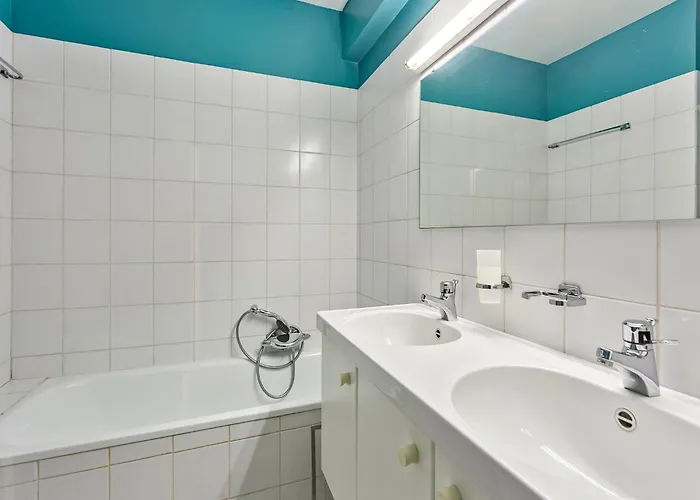 By The Sea Near Marina 公寓 *