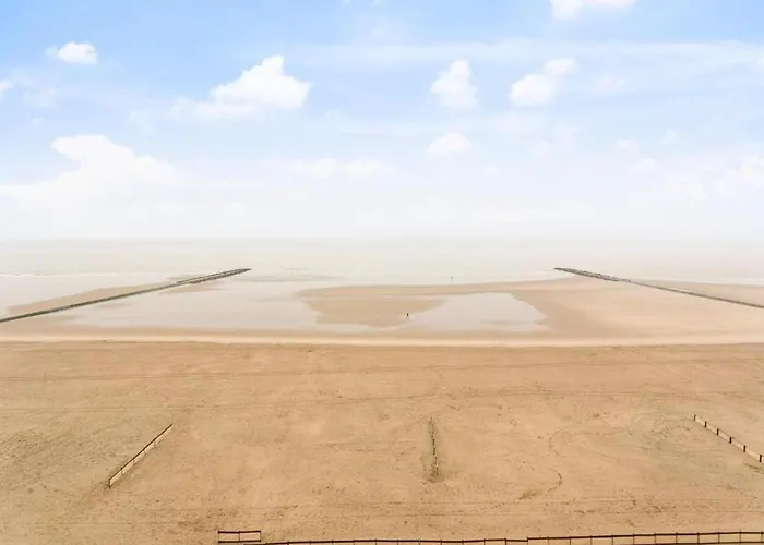 By The Sea Near Marina 布兰肯贝赫